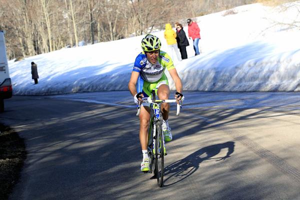 Vincenzo Nibali sale in solitaria verso il traguardo di Prati di Tivo (foto Bettini)