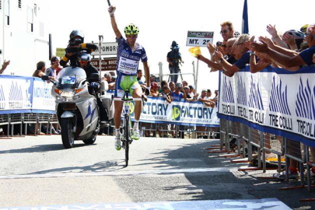 Nibali espugna la mitica Bocchetta (foto Bettini)