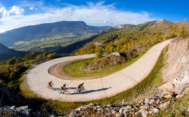 l’ascesa verso San Miguel de Aralar, una delle mete inedite della Vuelta 2014 (www.pedalierweb.es)