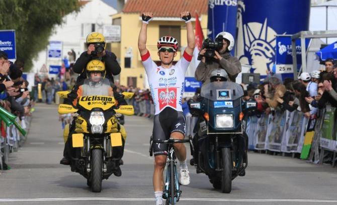 Kwiatkowski tutto solo al traguardo di Monchique (foto Bettini)