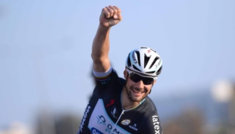 Tom Boonen in trionfo sul traguardo di Al Khor (foto Tim De Waele / TDWsport.com)