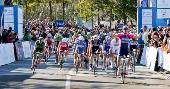 Sacha Modolo si impone allo sprint nella prima tappa della corsa portoghese (www.regiao-sul.pt)