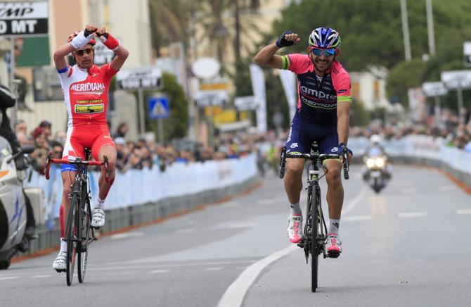 La volata contestata di Serpa sul traguardo di Laigueglia (foto Bettini)