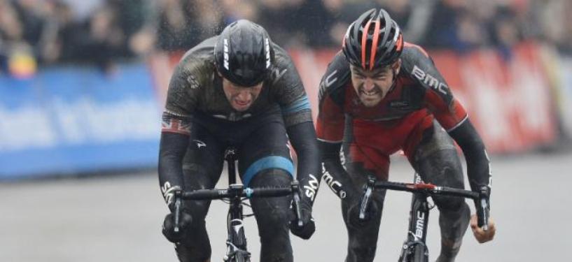 La grinta sui volti di Stannard e Van Avermaet, impegnati nello sprint decisivo (foto AFP)