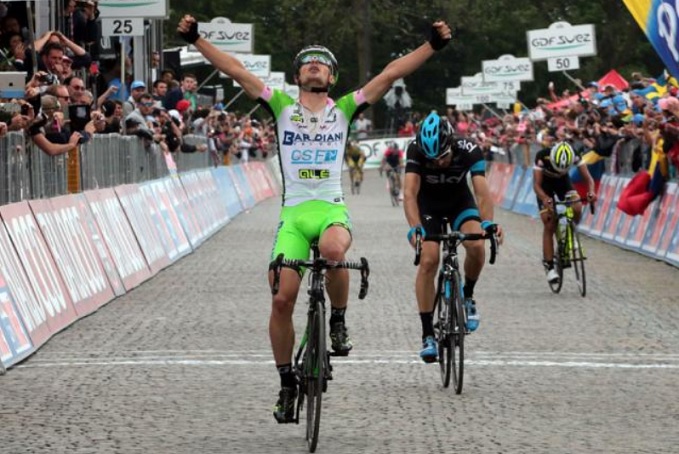 Enrico Battaglin regola Cataldo ad Oropa (foto Roberto Bettini)