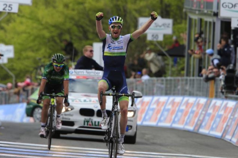 Pieter Weening alza le braccia allarrivo di Sestola - Passo del Lupo (foto Bettini)