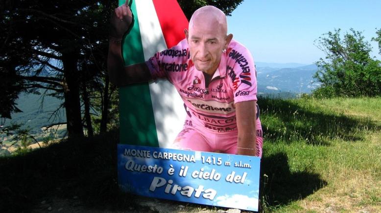 Leffigie di Pantani sulla cima del Carpegna (www.pu24.it)