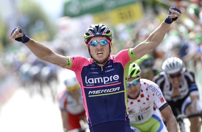 Sacha Modolo esulta sul traguardo della quinta tappa del Tour de Suisse (foto Tim de Waele/TDW Sport) 