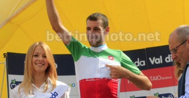 Nibali veste la maglia tricolore a Fondo, dopo essersi imposto nel Trofeo Melinda (foto Bettini)