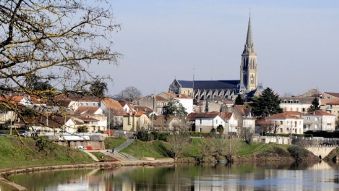 Uno scorcio di Bergerac (camping-lachataigneraie24.com)