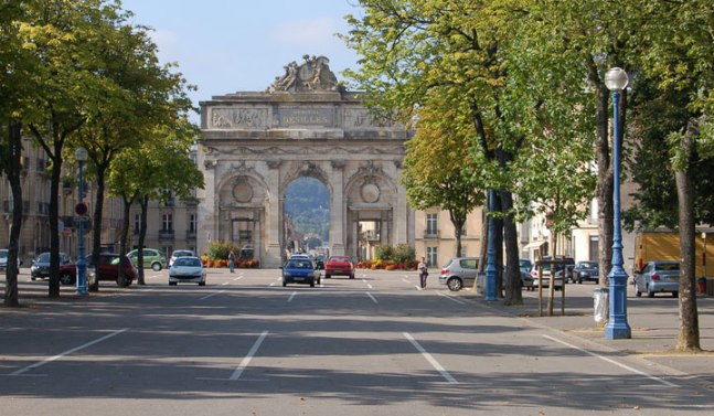 Porte Désilles, lelegante arco di trionfo che incorniciava lultimo chilometro della tappa di Nancy (www.lineoz.net) 