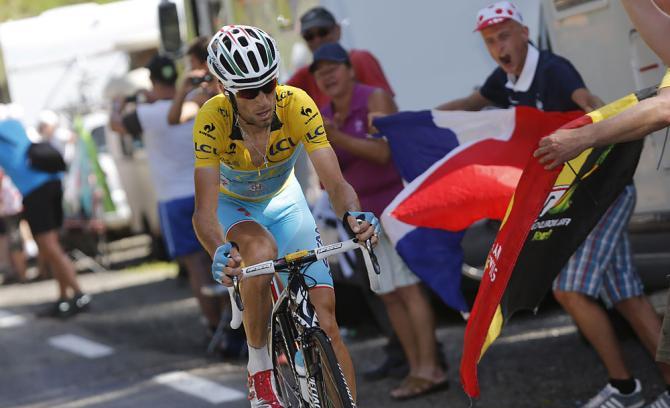 Nibali allattacco anche verso Chamrousse (foto Bettini)