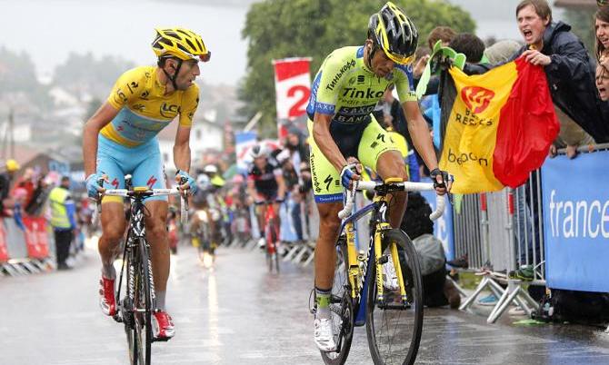 Nibali marca stretto, strettissimo Contador sullascesa della Mauselaine (foto Bettini)