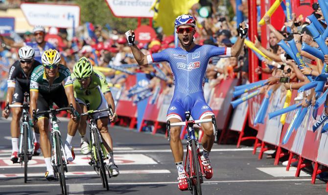 Bouhanni esulta sul traguardo di San Fernando,  seconda tappa della Vuelta 2014 (foto Bettini)