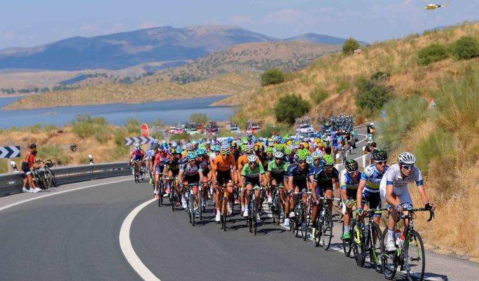 Il gruppo in gara alla Vuelta 2013 (Tim De Waele)