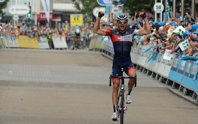 Matthias Brändle taglia in beata solitudine il traguardo di Exeter (foto Rob Lampard)