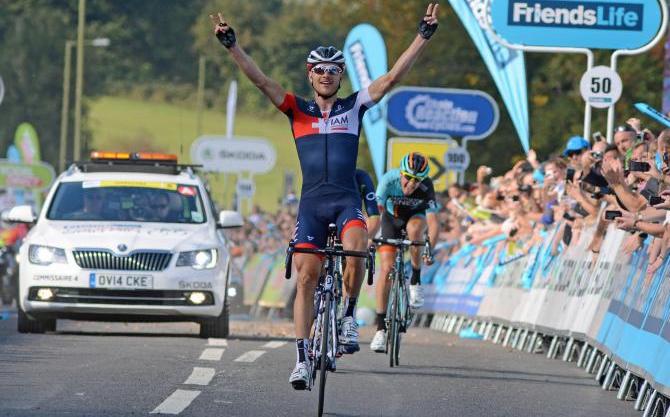 Ventiquattore dopo la vittoria a Exeter, Matthias Brändle si impone anche sul traguardo di Hemel Hempstead, sesta tappa del Tour of Britain (foto Rob Lampard)