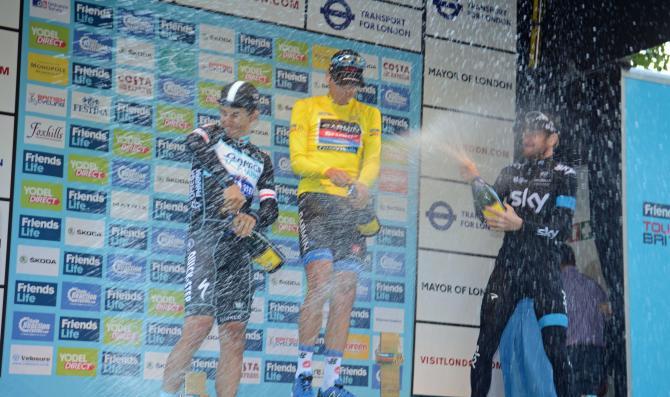Spumante a profusione per festeggiare il vincitore della 20a edizione del Tour of Britain (foto Rob Lampard)