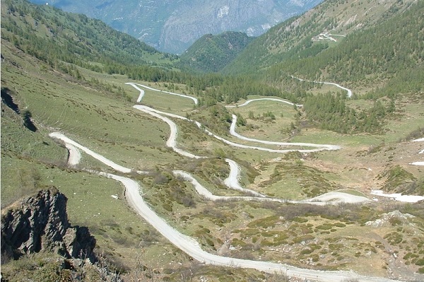 Una veduta del Colle delle Finestre (foto Google Maps)