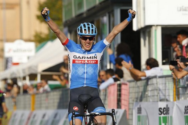 Lirlandese Martin taglia vittorioso il prestigioso traguardo del Giro di Lombardia (foto Bettini)
