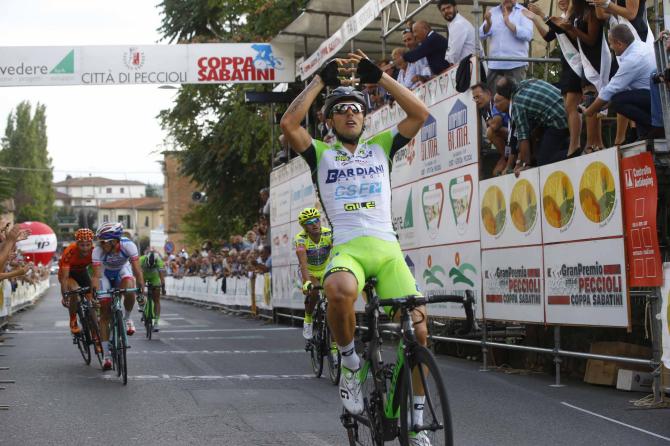 Colbrelli a braccia levate sul traguardo della Coppa Sabatini (foto Bettini)
