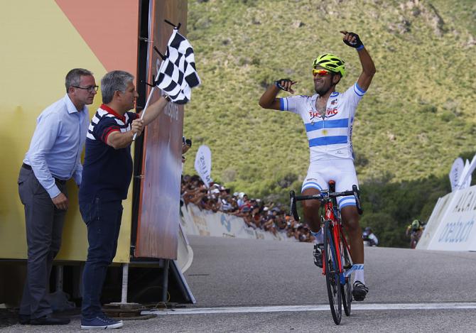Largentino Diaz espugna il primo arrivo in salita del Tour de San Luis (foto Bettini)