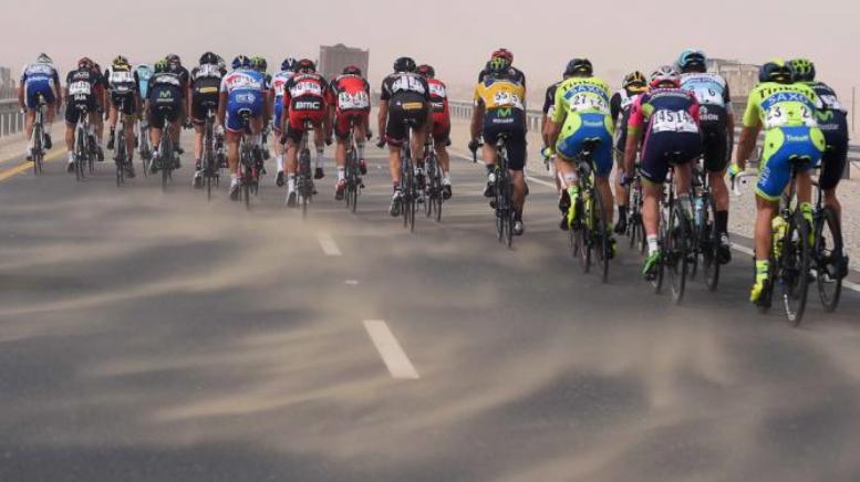 Ha vinto Alexander Kristoff, ma sono stati il vento e la sabbia del deserto i grandi protagonisti della seconda tappa del Giro del Qatar (foto Tim de Waele/TDWSport.com)