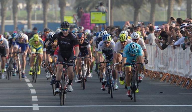 Lultima volata delledizione 2015 del Giro del Qatar (foto Qatar Cycling Federation/Paumer/B.Bade)