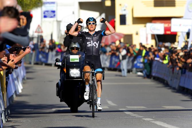 Thomas tutto solo taglia il traguardo della tappa di Monchique (foto Bettini)