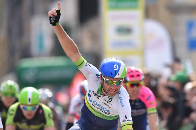 Albasini vince facile a Saint-Imier, seconda tappa del Giro di Romandia (foto Tim de Waele/TDWSport.com)