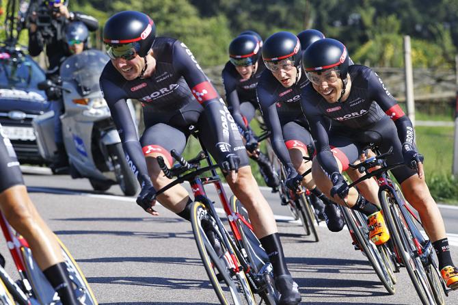 La Bora-Argon 18, vincitrice a sorpresa della cronosquadre davvio del Giro del Trentino