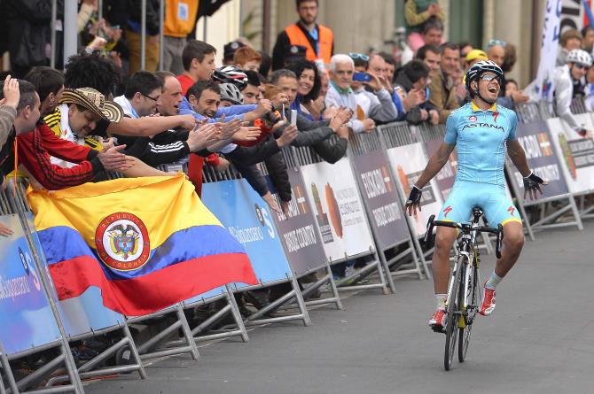 E lo spagnolo Landa il più lesto a sgusciar fuori dal muro di Aia (foto Tim de Waele/TDWSport.com)