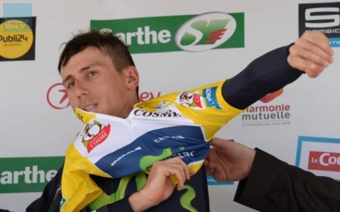 La vestizione di Adriano Malori, nuovo capoclassifica del Circuito della Sarthe dopo essersi imposto nella cronometro di Angers (foto CO, Josselin Clair)