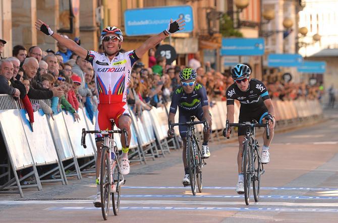 Dopo Bouhanni al Circuit Cycliste Sarthe, un altro corridore ritrova la soddisfazione di alzare vittoriosamente le braccia al cielo dopo un lungo digiuno: ora tocca a Purito Rodriguez nella terza tappa del Giro dei Paesi Baschi (foto Tim de Waele/TDWSport.com)