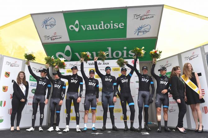 La Sky festeggia il successo nella cronometro a squadre che ha dato il via alledizione 2015 del Tour de Romandie (foto Tim de Waele/TDWSport.com)