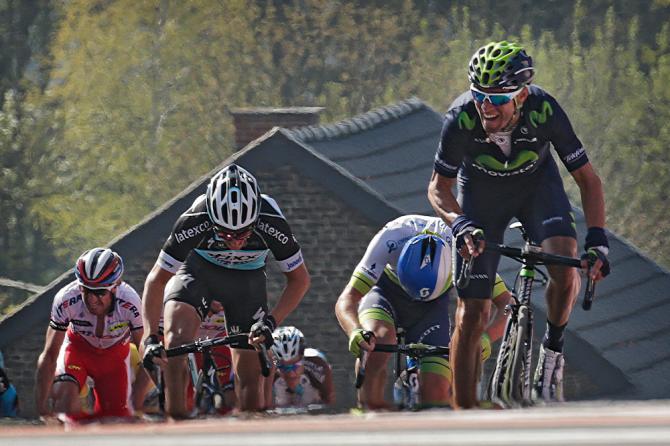 Valverde spunta per primo oltre le ripide rampe del muro di Huy (foto Bettini)