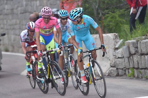 Landa, Contador, Aru e Trofimov salgono verso Madonna di Campiglio (foto Tim De Waele/TDWSport.com)