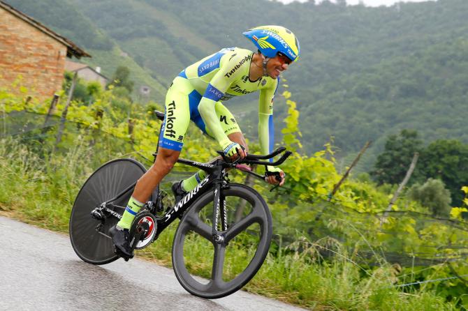 Contador vola tra i vigneti del Prosecco (foto Bettini)