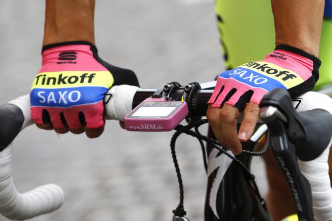 Anche dopo la tappa di Imola Contador ha le mani ben salde sui manubri del Giro 2015 (foto Bettini)