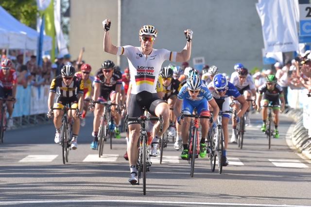 Greipel vince la prima frazione in linea del Giro del Lussemburgo e assume le insegne del comando (foto Serge Waldbillig)