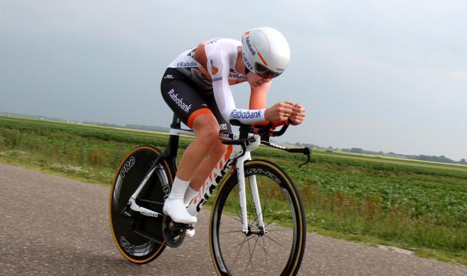 La Van Der Breggen in azione sulle strade dellAlto Vergante, teatro della crono Pisano - Nebbiuno (foto Bert Geerts/dcp-bertgeerts@xs4all.nl)