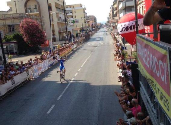 Shalunov taglia vittorioso il traguardo del ritrovato Trofeo Matteotti (www.trofeomatteotti.com)