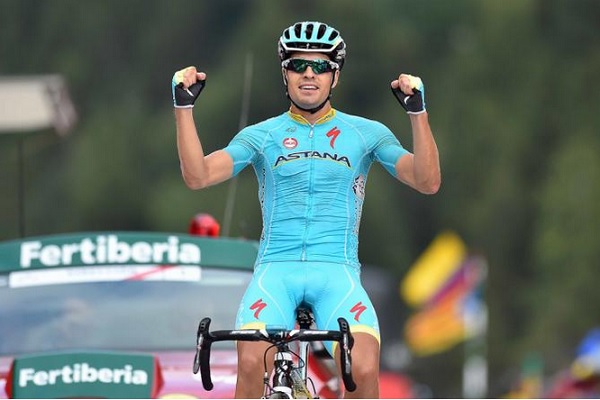 Mikel Landa completa la sua impresa (foto Tim de Waele/TDWSport.com)