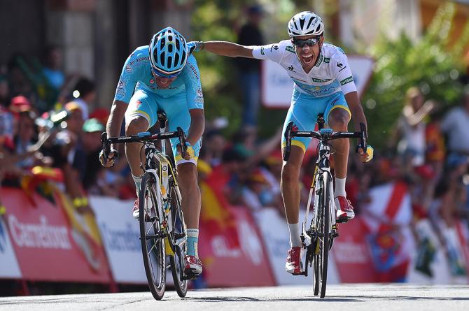 Fabio Aru e Mikel Landa tagliano appaiati il traguardo della decisiva tappa di Cercedilla: oggi la strategia degli Astana è stata perfetta (foto Tim de Waele/TDWSport.com)