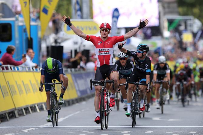 A Londra Greipel esulta, Viviani contesta.... (foto Tim de Waele/TDWSport.com)