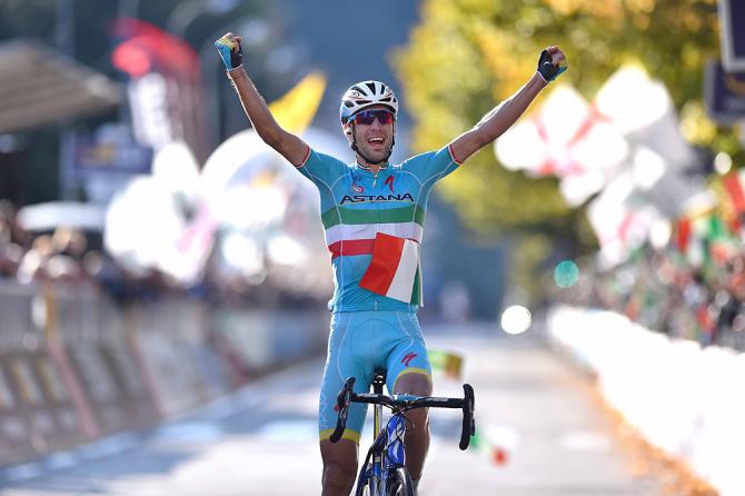 Vincenzo Nibali si gode il trionfo a Como (foto Tim De Waele/TDWSport.com)