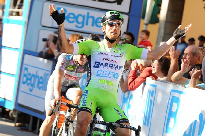 Sonny Colbrelli vince il GP Beghelli, ultima corsa italiana della stagione 2015 (foto Bettini)