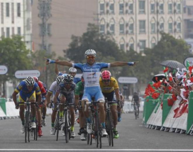 Il francese Giraud interrompe a Qiongzhong la catena di vittorie italiane sulle strade del Tour of Hainan (www.thncycling.com)