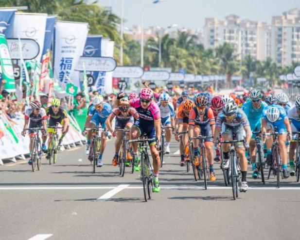 Sacha Modolo vince allo sprint la terza frazione del Tour of Hainan (foto Jean-François Quénet)