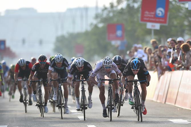 Il volatone di Yas Mall dominato da Elia Viviani del Team Sky (Tim de Waele/TDWSport.com)